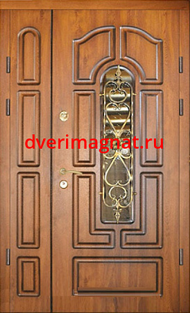 Двупольная дверь с ковкой в частный дом